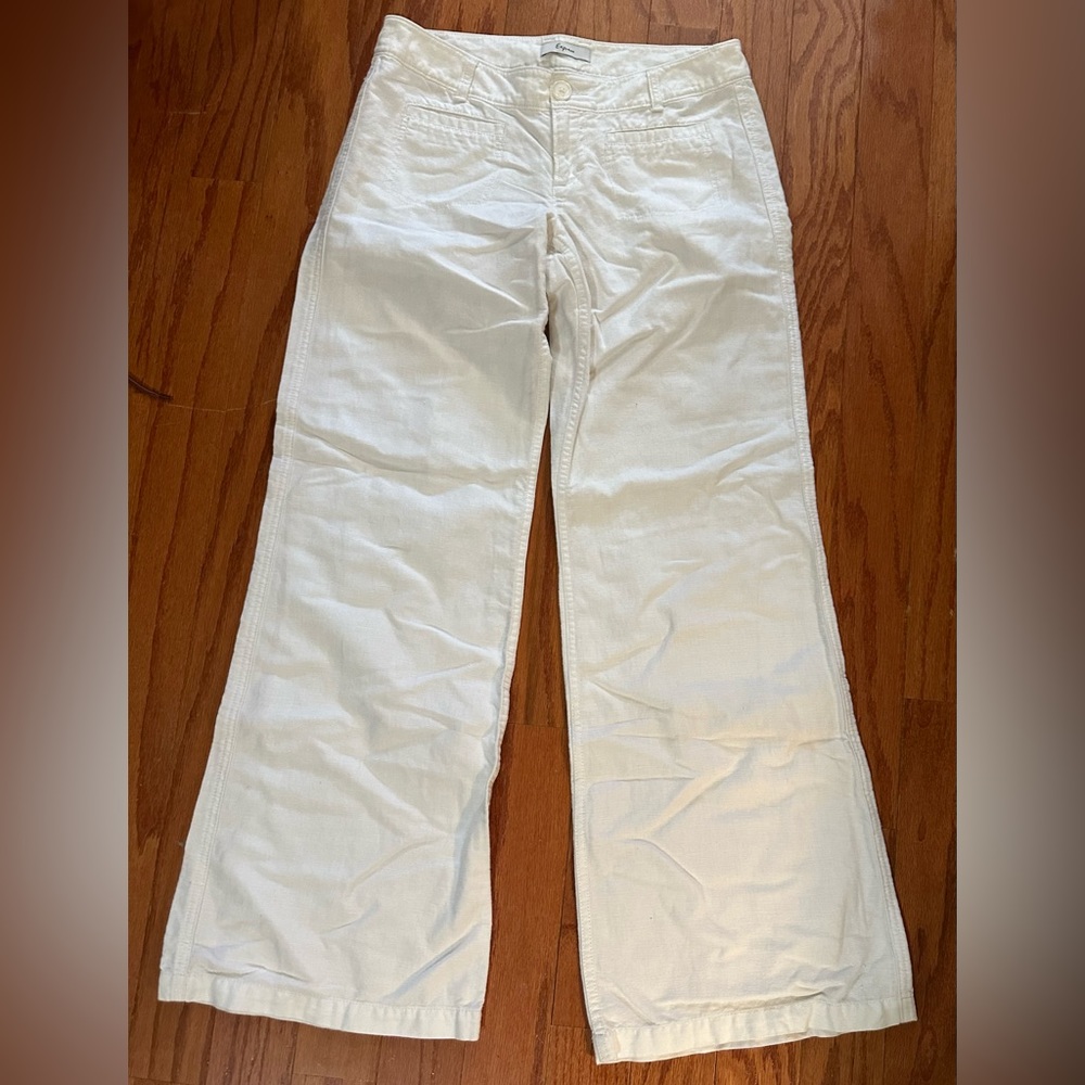Women's White Wide Leg  Jeans size 6 May have worn 1x